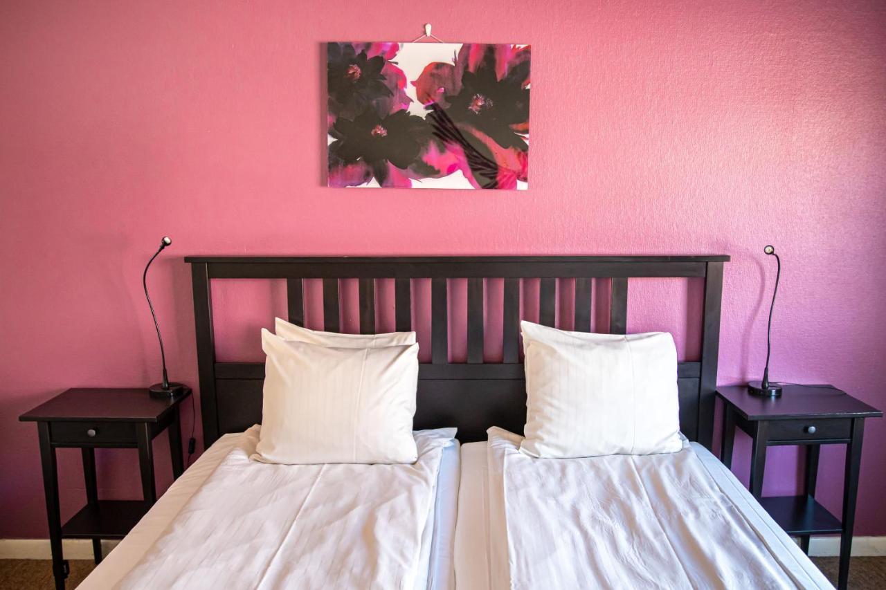 Saga Hotell Borlange Bagian luar foto